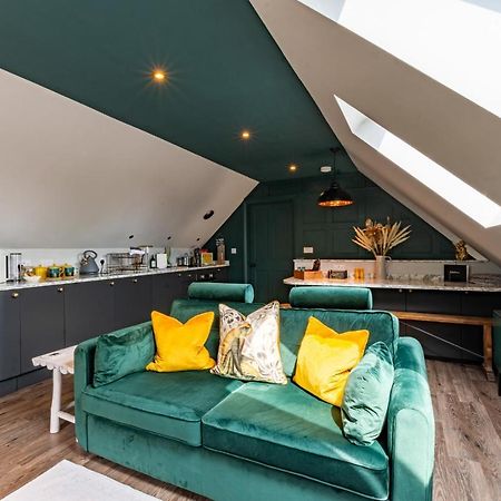 Stylish One Bedroom Cotswold Coach House テットベリー エクステリア 写真