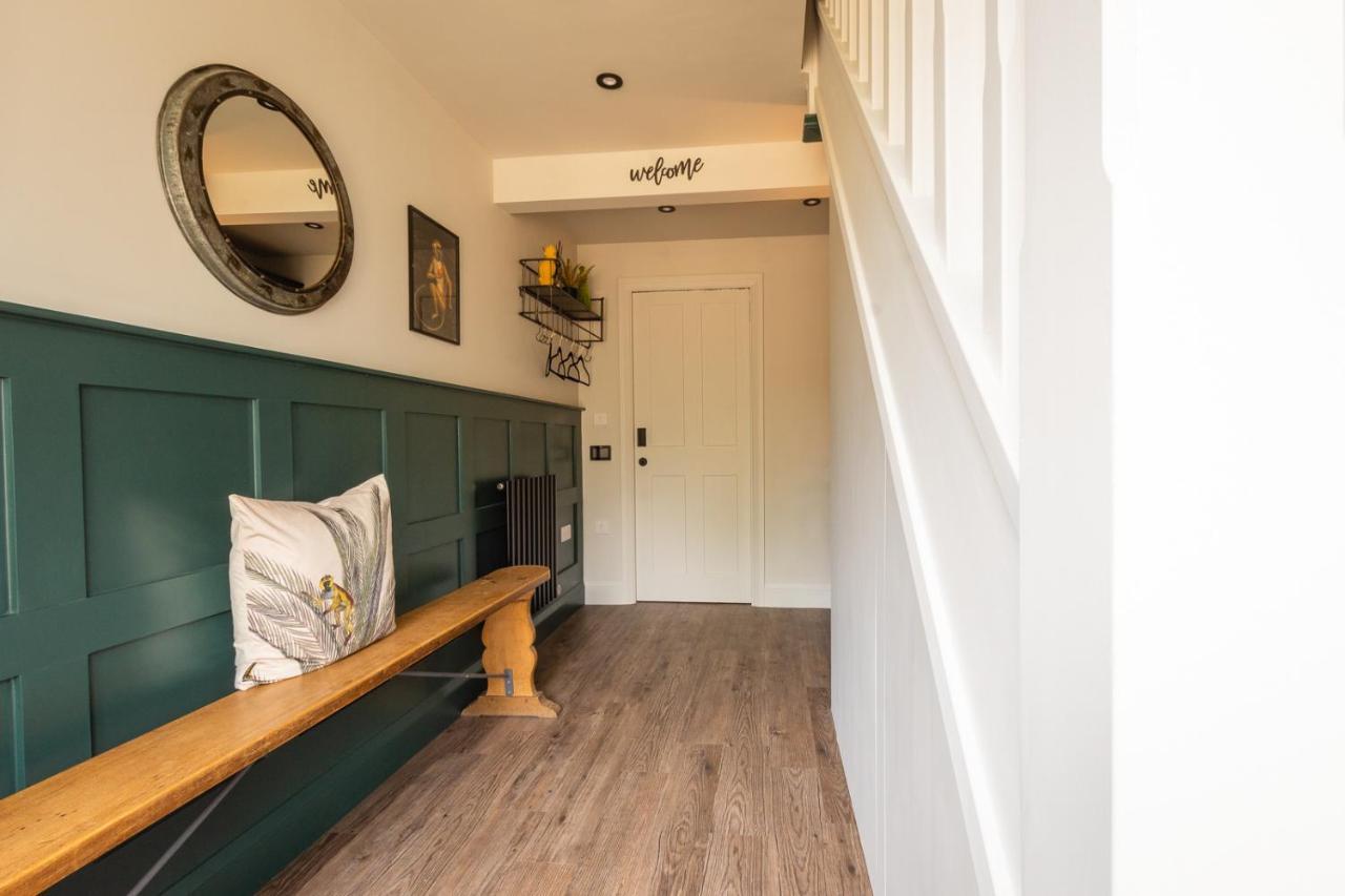 Stylish One Bedroom Cotswold Coach House テットベリー エクステリア 写真