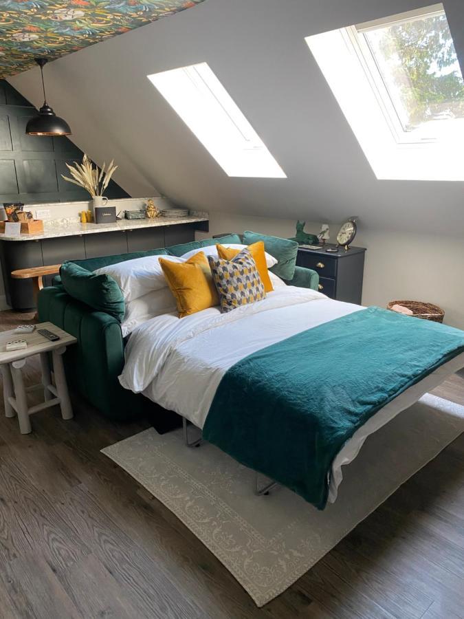 Stylish One Bedroom Cotswold Coach House テットベリー エクステリア 写真