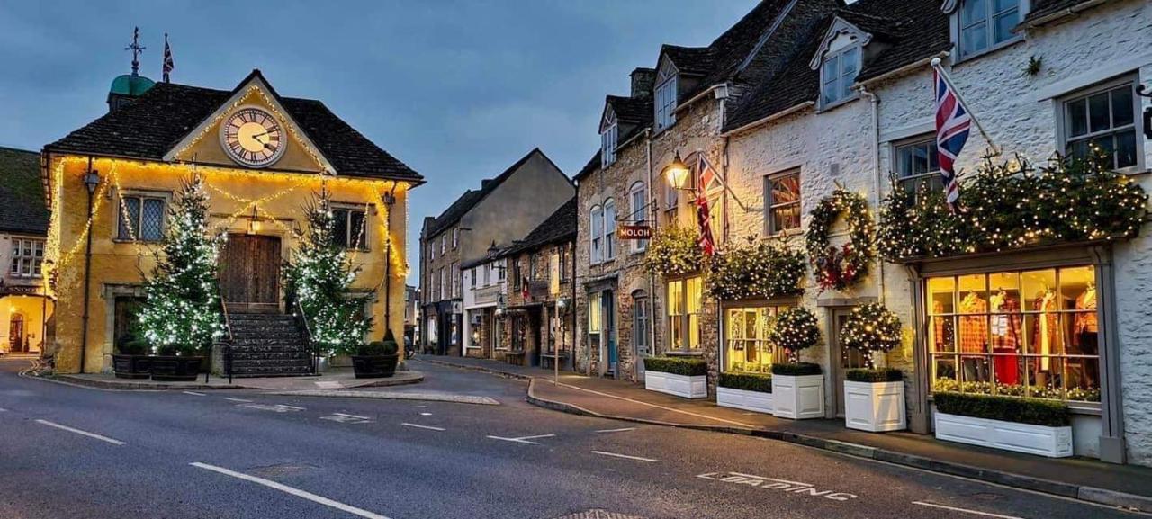 Stylish One Bedroom Cotswold Coach House テットベリー エクステリア 写真