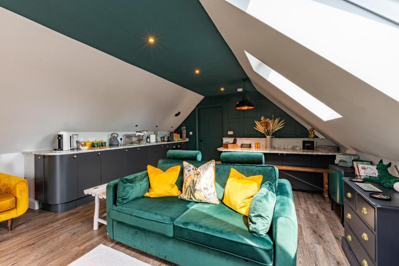 Stylish One Bedroom Cotswold Coach House テットベリー エクステリア 写真