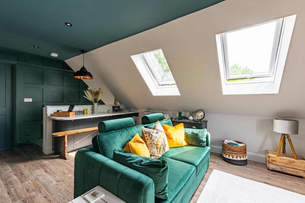 Stylish One Bedroom Cotswold Coach House テットベリー エクステリア 写真