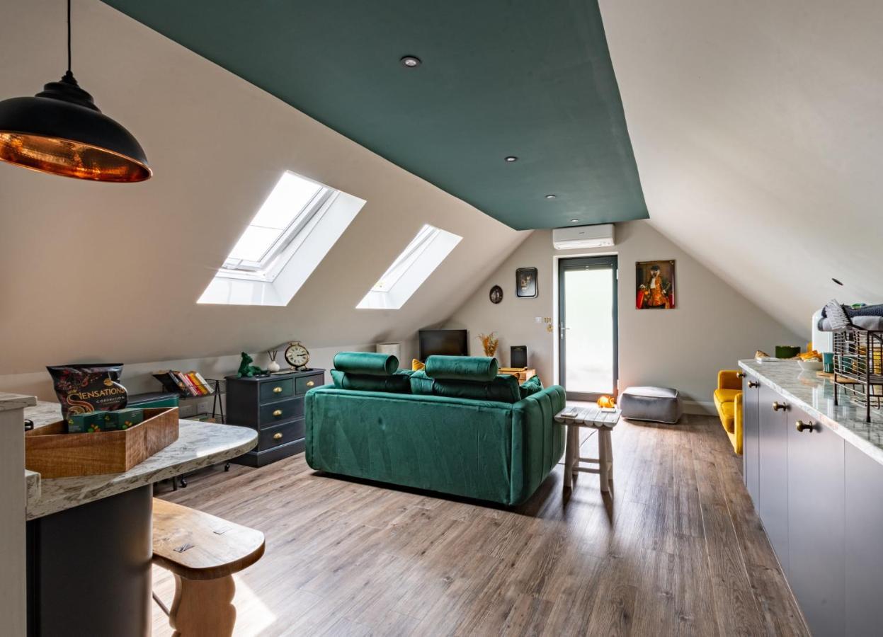 Stylish One Bedroom Cotswold Coach House テットベリー エクステリア 写真